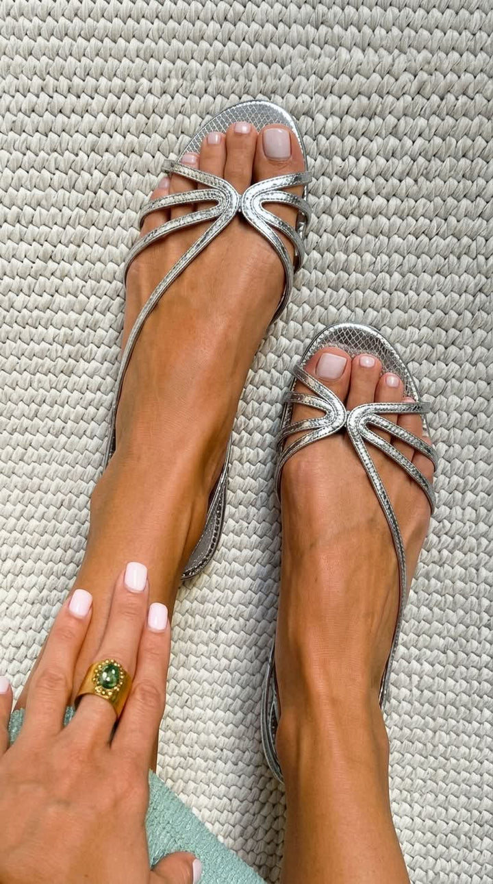 Emilia – Goldene Sommer-Eleganz-Sandalen