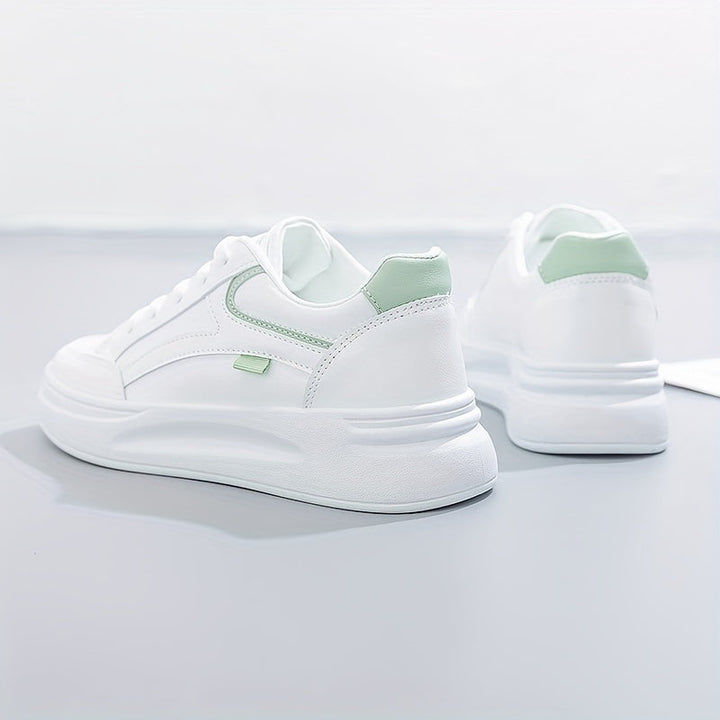 Chice weiße Sneakers mit leichtem Komfort