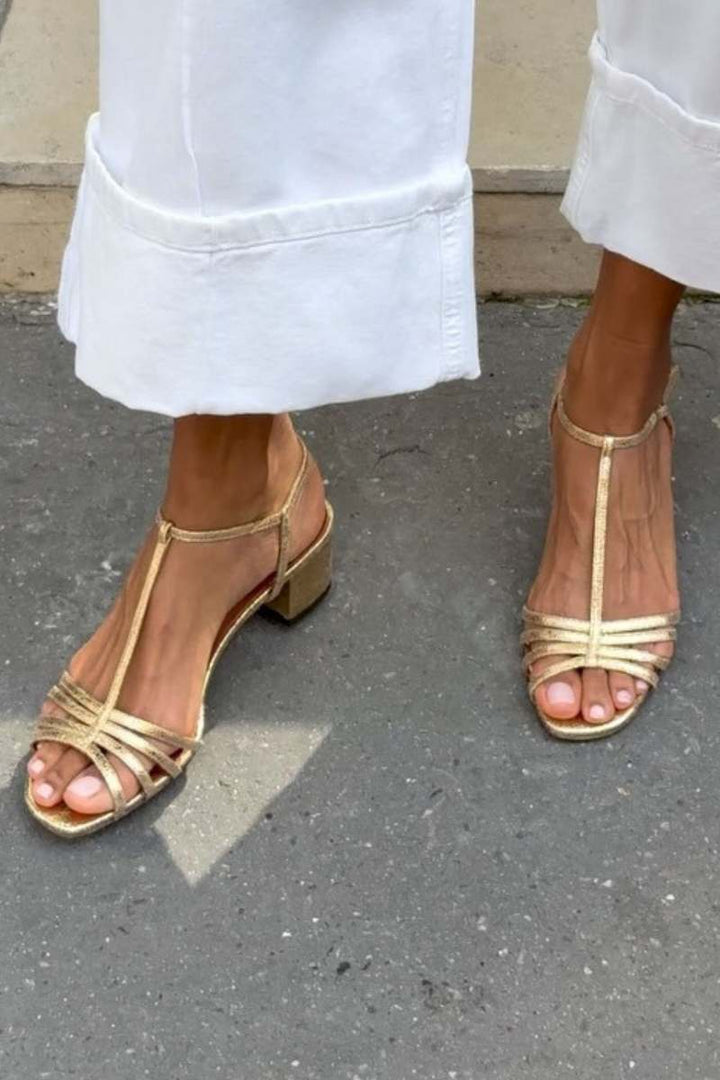Clara – Goldene Alltags-Eleganz-Sandalen