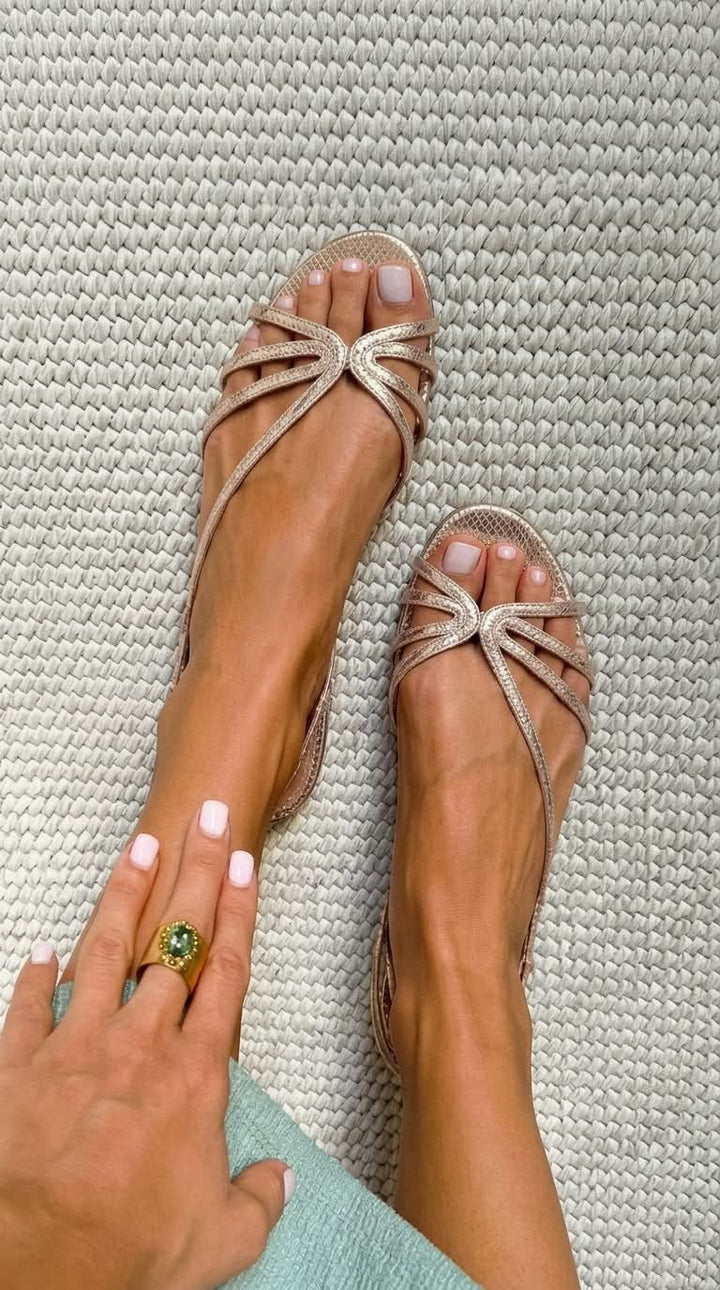 Emilia – Goldene Sommer-Eleganz-Sandalen